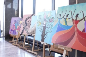 برگزاری نمایشگاه آثار هنری هنرمندان ناشنوا در بیمارستان نیکان سپید